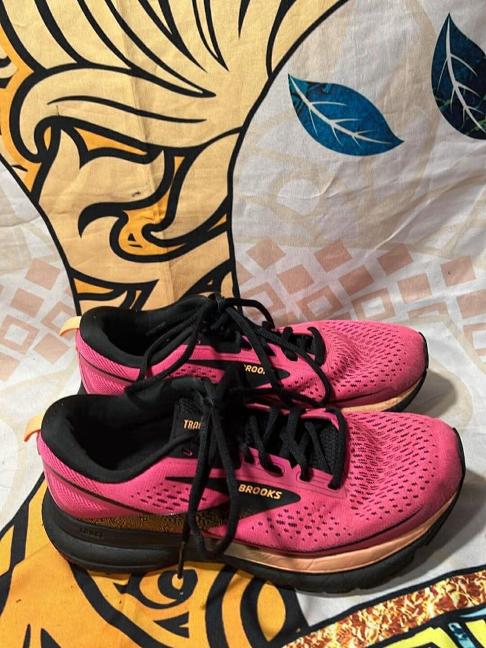 Brooks Pink Running Shoes Women’s Size 6 - Picture 4 of 7